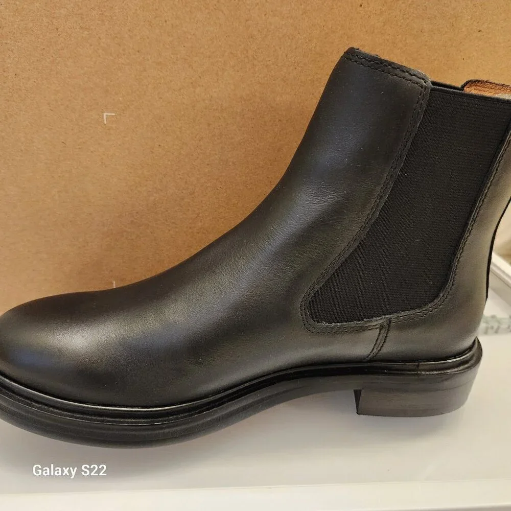 Madewell Pull-On Chelsea Leather Boots. NIB. Size 5.5